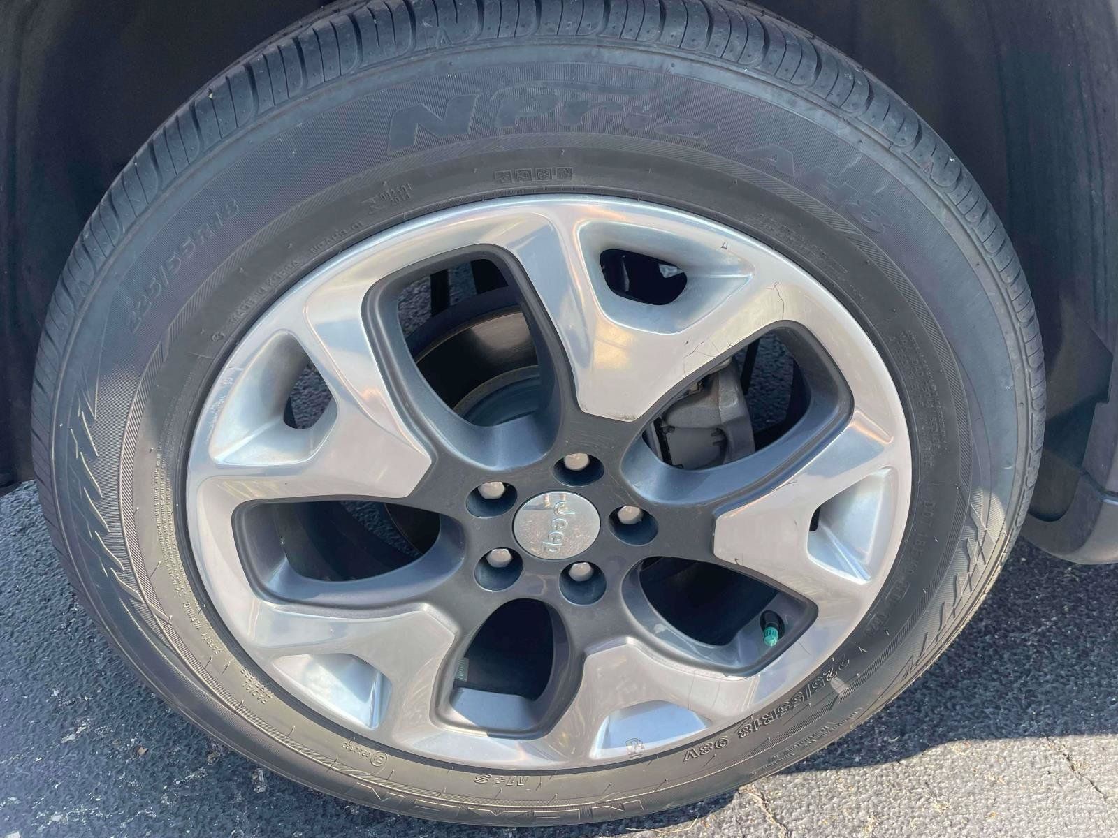 Used 2019 Jeep Compass Limited FWD image 11