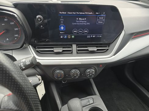 Used 2024 Chevrolet Trax RS FWD image 31