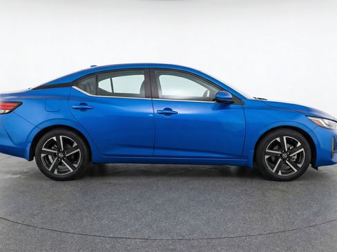 Used 2025 Nissan Sentra SV FWD image 11