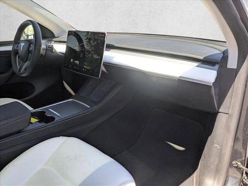Used 2024 Tesla Model Y 2WD image 22