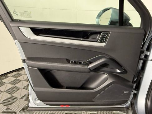 Certified 2025 Porsche Cayenne image 25