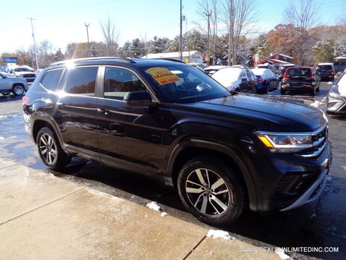 Used 2023 Volkswagen Atlas SE image 2