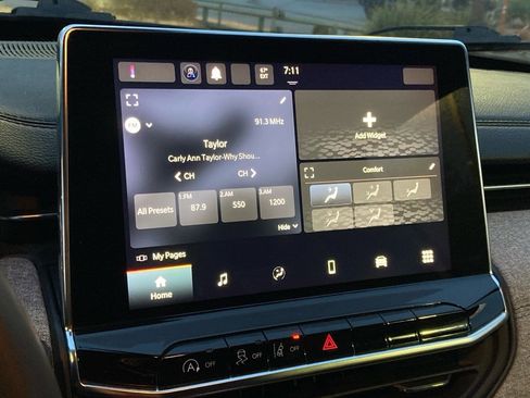 Used 2024 Jeep Compass Latitude image 19