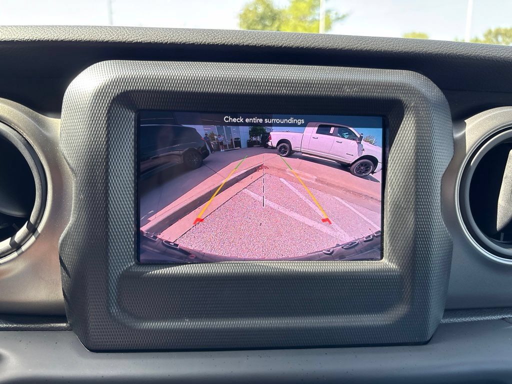 Used 2023 Jeep Wrangler Unlimited AWD/4WD image 40