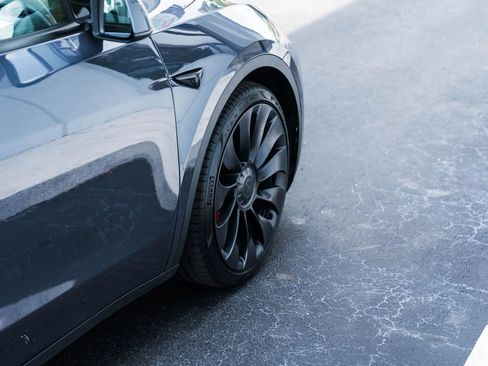 Used 2022 Tesla Model Y Performance AWD/4WD image 11