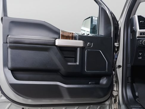 Used 2019 Ford F150 Lariat w/ Equipment Group 502A Luxury AWD/4WD image 26