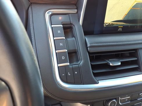 Used 2023 Chevrolet Suburban LT image 25