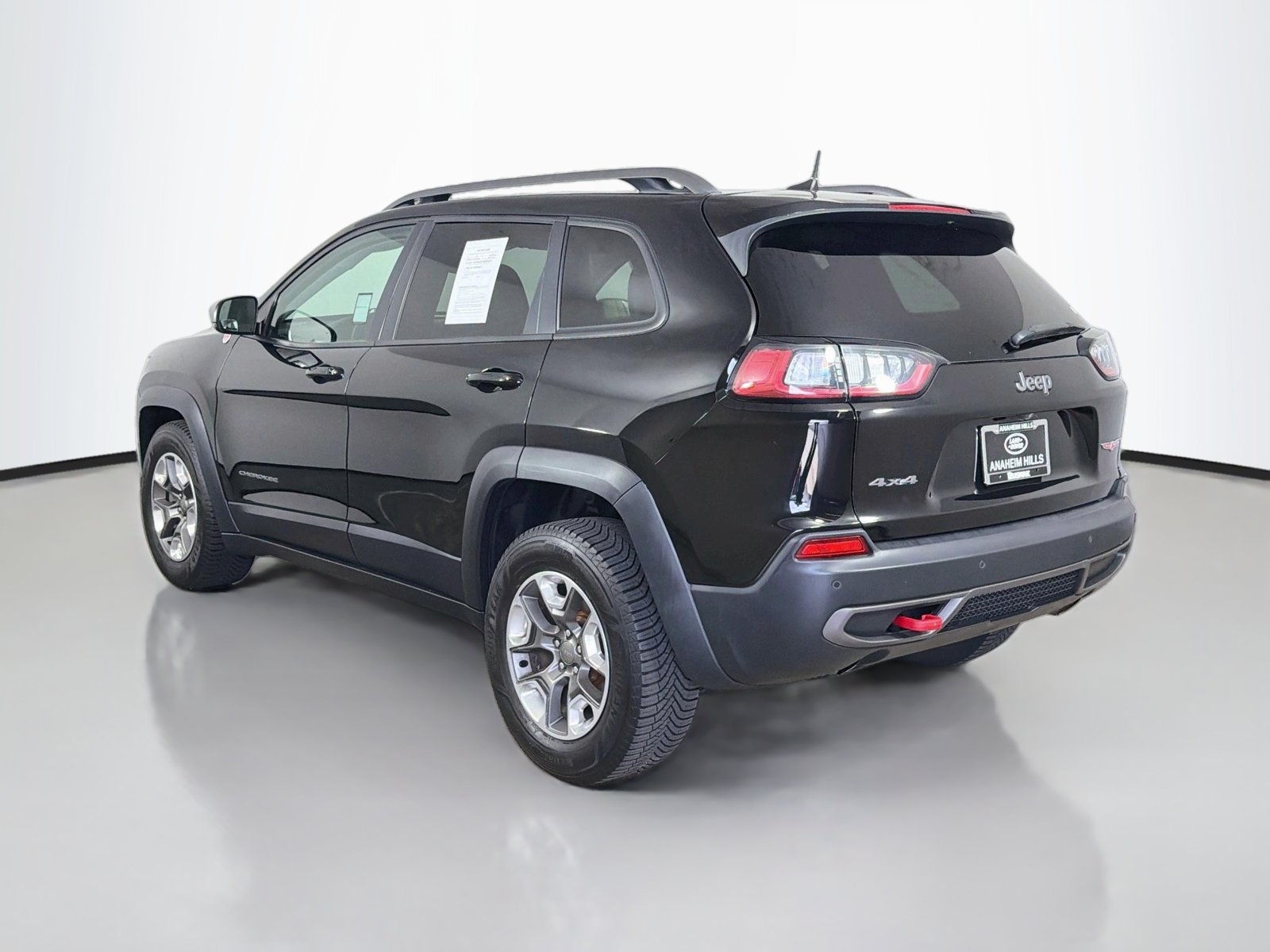 Used 2019 Jeep Cherokee Trailhawk w/ Cold Weather Group AWD/4WD image 3