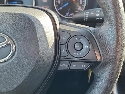 Used 2021 Toyota RAV4 LE image 11