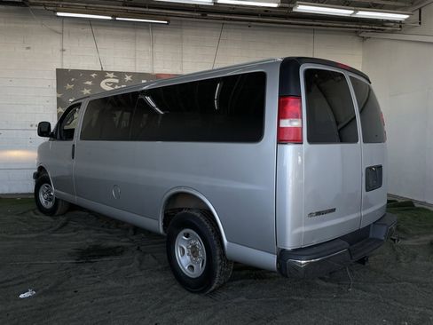 Used 2017 Chevrolet Express 3500 LT w/ LT Preferred Equipment Group image 3