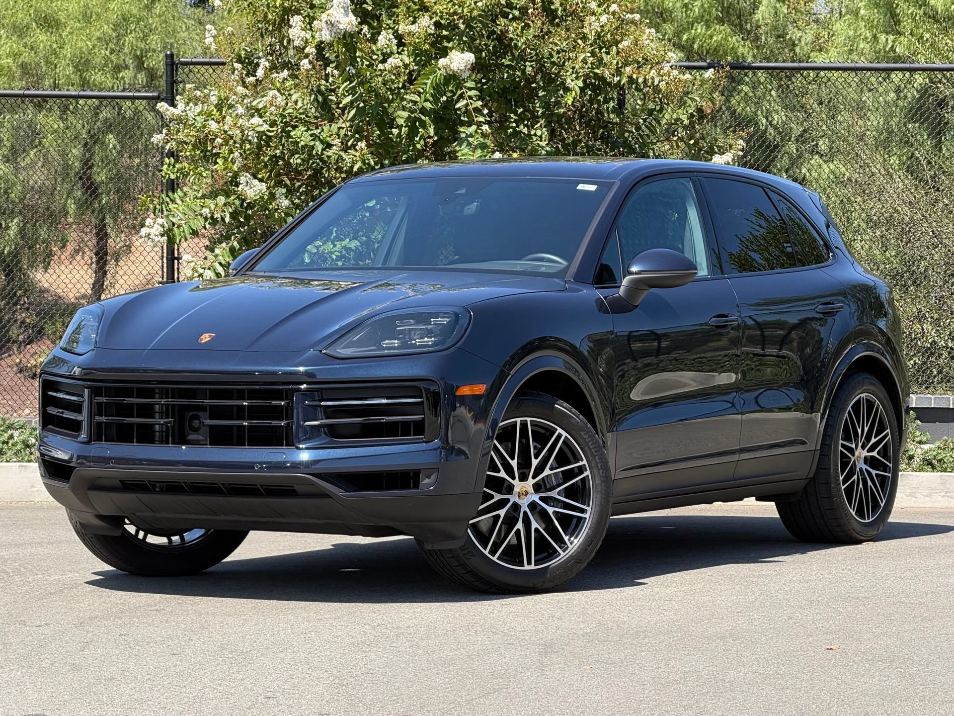 Certified 2024 Porsche Cayenne AWD/4WD image 1