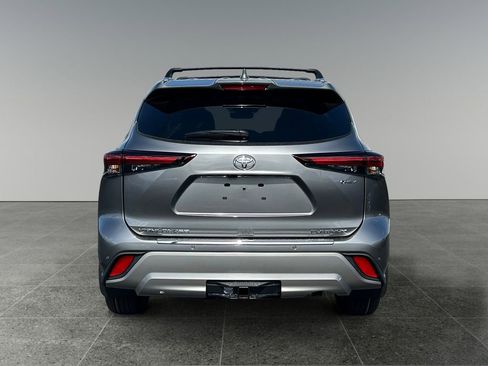 New 2026 Toyota Highlander Platinum AWD/4WD image 7