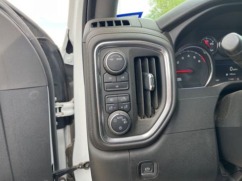 Used 2022 Chevrolet Silverado 2500 LT w/ Convenience Package image 12