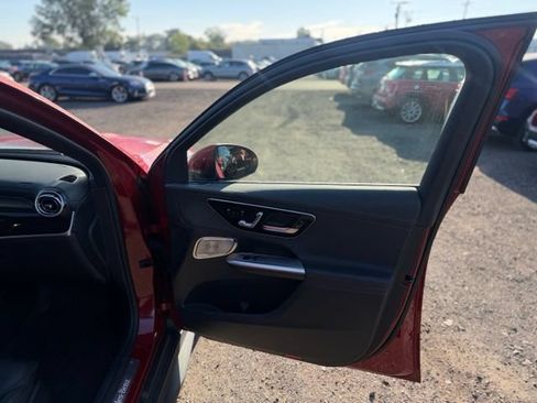 Used 2025 Mercedes-Benz GLC 300 4MATIC image 10