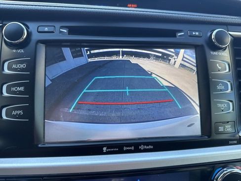 Used 2019 Toyota Highlander XLE image 18