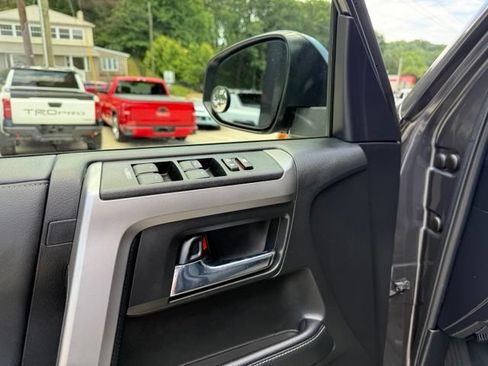 Used 2020 Toyota 4Runner SR5 Premium w/ Moonroof Package AWD/4WD image 18