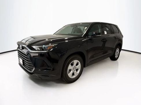 Certified 2025 Toyota Grand Highlander FWD image 3