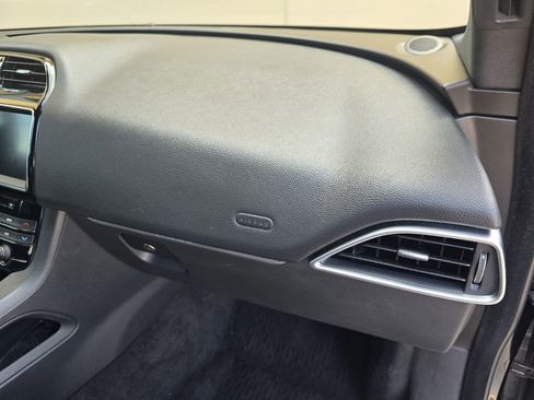 Used 2017 Jaguar F-PACE Prestige image 33