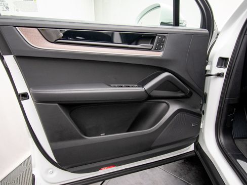 Used 2025 Porsche Cayenne S AWD/4WD image 28