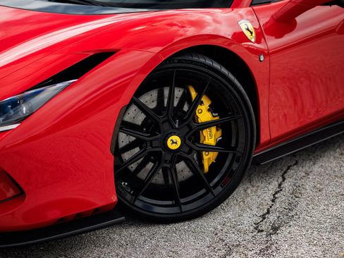 Used 2021 Ferrari F8 Tributo image 16