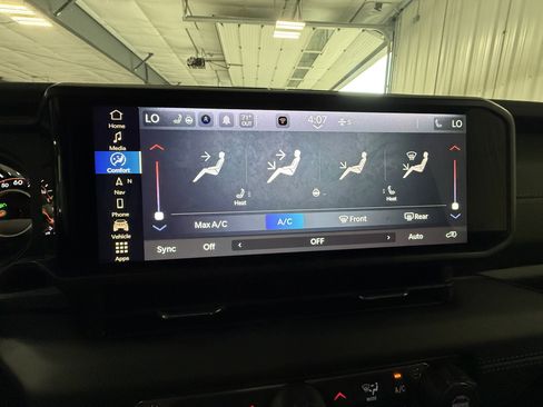 Used 2026 Jeep Wrangler Unlimited Sahara AWD/4WD image 26