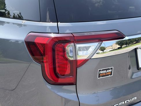 Used 2022 GMC Acadia Denali w/ Denali Ultimate Package AWD/4WD image 12