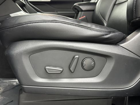 Used 2020 Ford Explorer XLT w/ Equipment Group 202A image 11