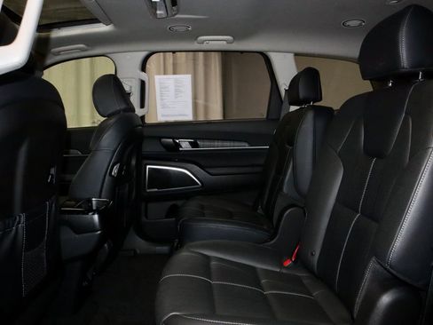Used 2024 Kia Telluride EX w/ EX Captain's Chair Package AWD/4WD image 22