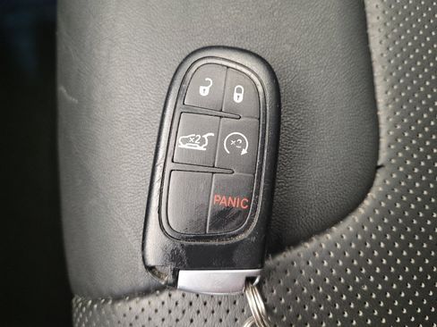 Used 2019 Jeep Cherokee Limited AWD/4WD image 32