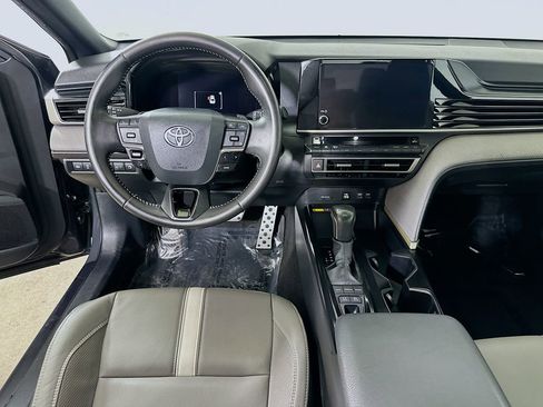 Used 2025 Toyota Camry SE image 17