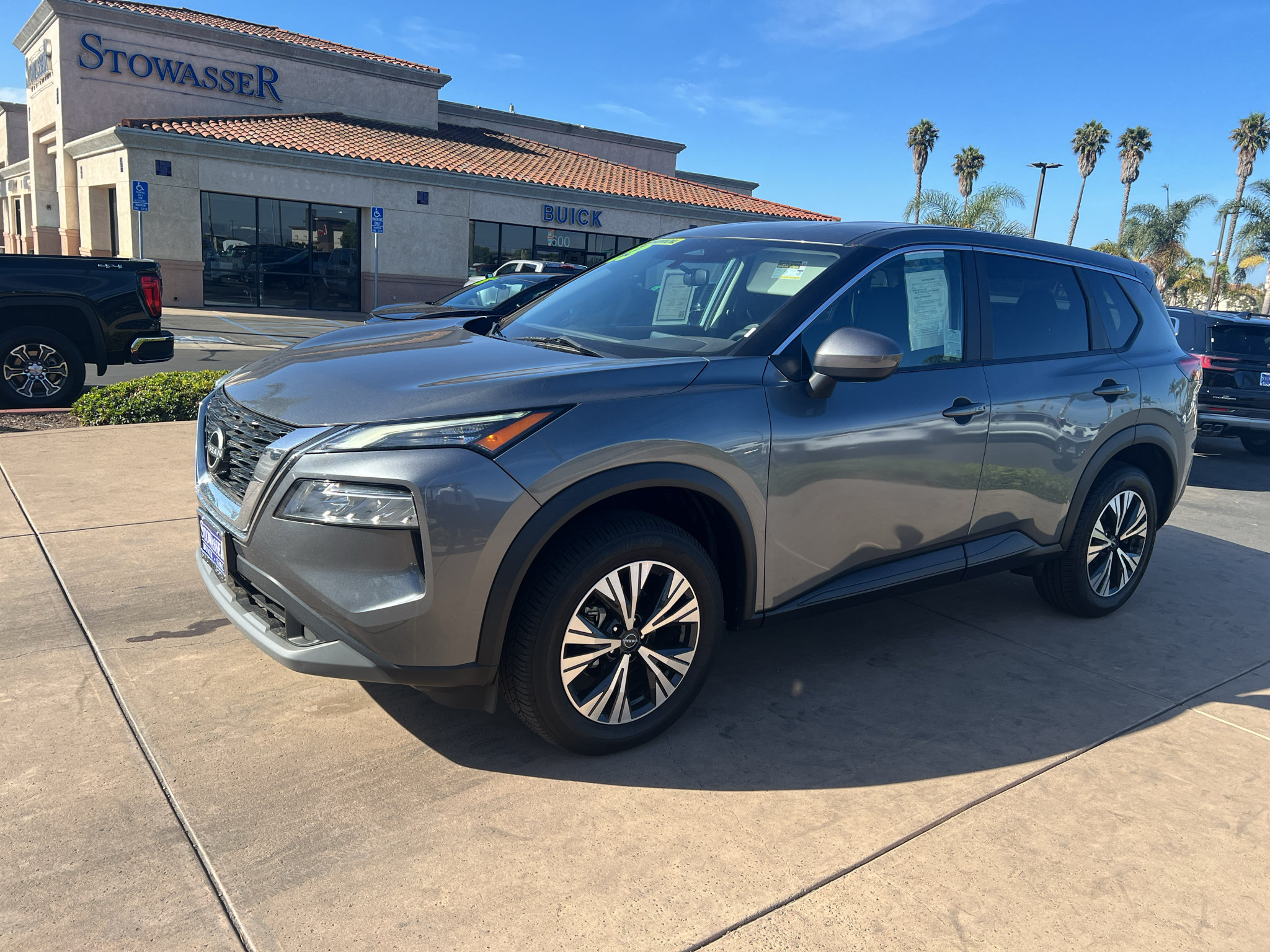 Used 2023 Nissan Rogue SV FWD image 1