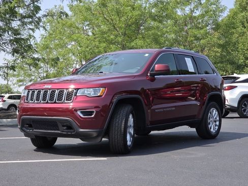 Used 2021 Jeep Grand Cherokee Laredo w/ Security & Convenience Group AWD/4WD image 17