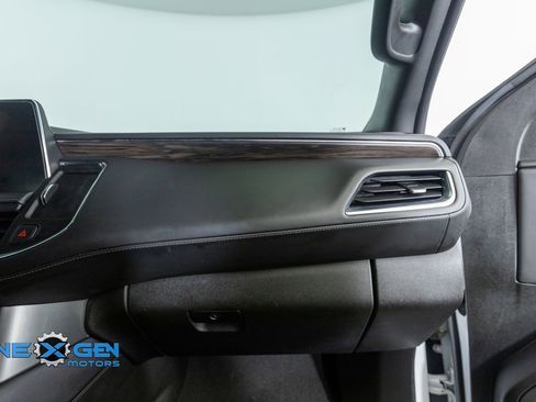 Used 2022 Chevrolet Tahoe Z71 w/ Luxury Package AWD/4WD image 40