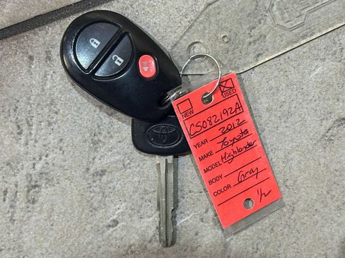 Used 2012 Toyota Highlander FWD image 30