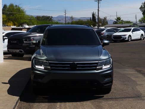 Used 2018 Volkswagen Tiguan SE w/ Panoramic Sunroof Package image 16
