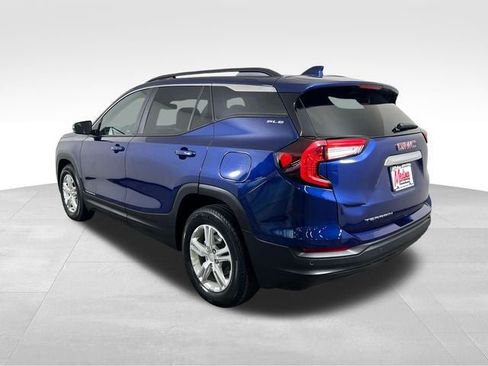 Used 2023 GMC Terrain SLE w/ Driver Convenience Package FWD image 4