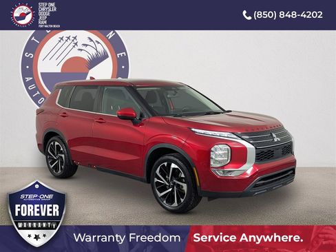 Used 2022 Mitsubishi Outlander ES image 1