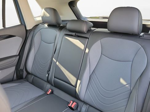 New 2026 Volkswagen Tiguan SE AWD/4WD image 12