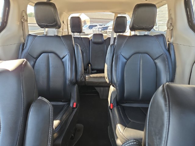 Used 2024 Chrysler Pacifica Limited FWD image 30