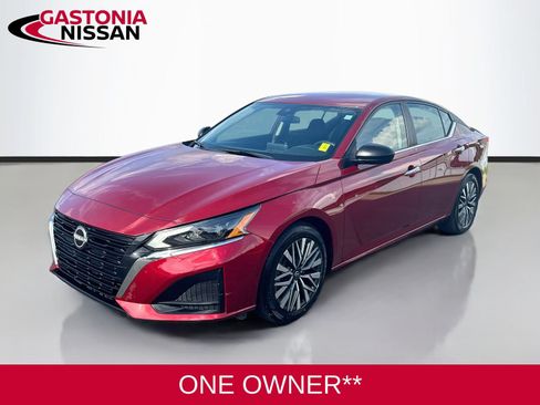 Used 2025 Nissan Altima 2.5 SV FWD image 3