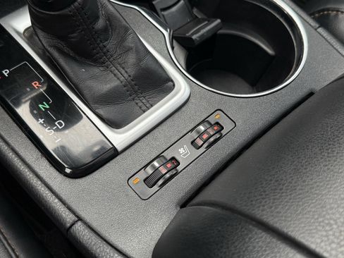 Used 2017 Toyota Highlander Limited image 6