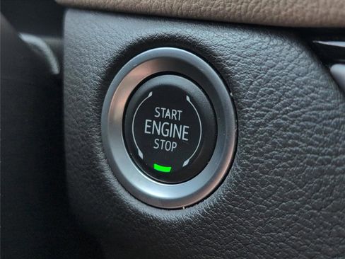Used 2025 Cadillac XT4 Premium Luxury FWD image 22