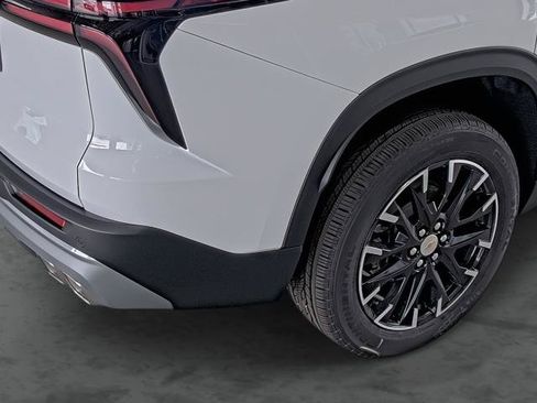 New 2026 Chevrolet Traverse LT w/ Sun and Wheel Package AWD/4WD image 13