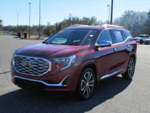 Used 2019 GMC Terrain Denali w/ Advanced Safety Package image 3