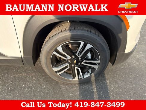 Used 2026 Chevrolet TrailBlazer LT w/ Convenience Package FWD image 9