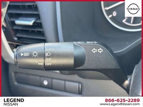 Used 2023 Nissan Rogue SL AWD/4WD image 33