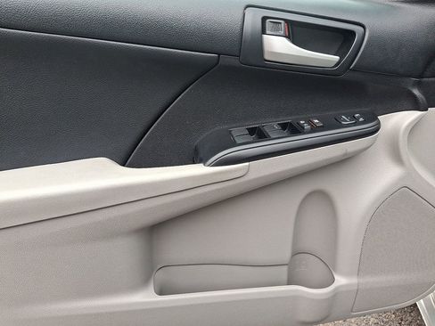 Used 2014 Toyota Camry LE image 12