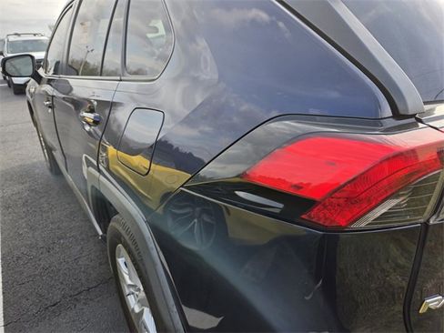 Used 2019 Toyota RAV4 XLE w/ Convenience Package image 6