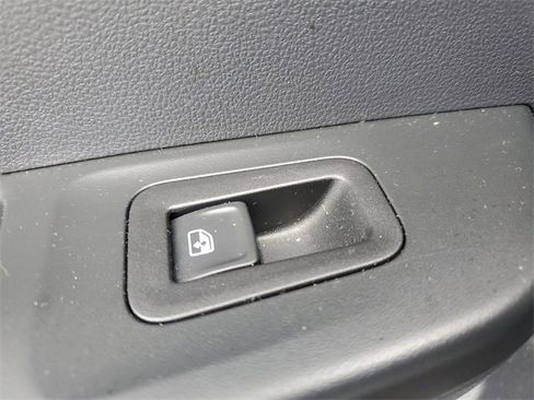 Used 2022 Volkswagen Taos SE image 14