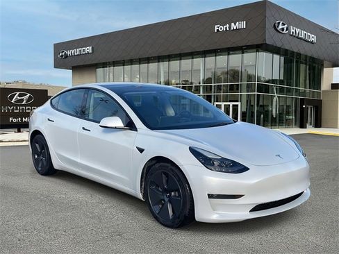 Used 2023 Tesla Model 3 Standard Range image 1